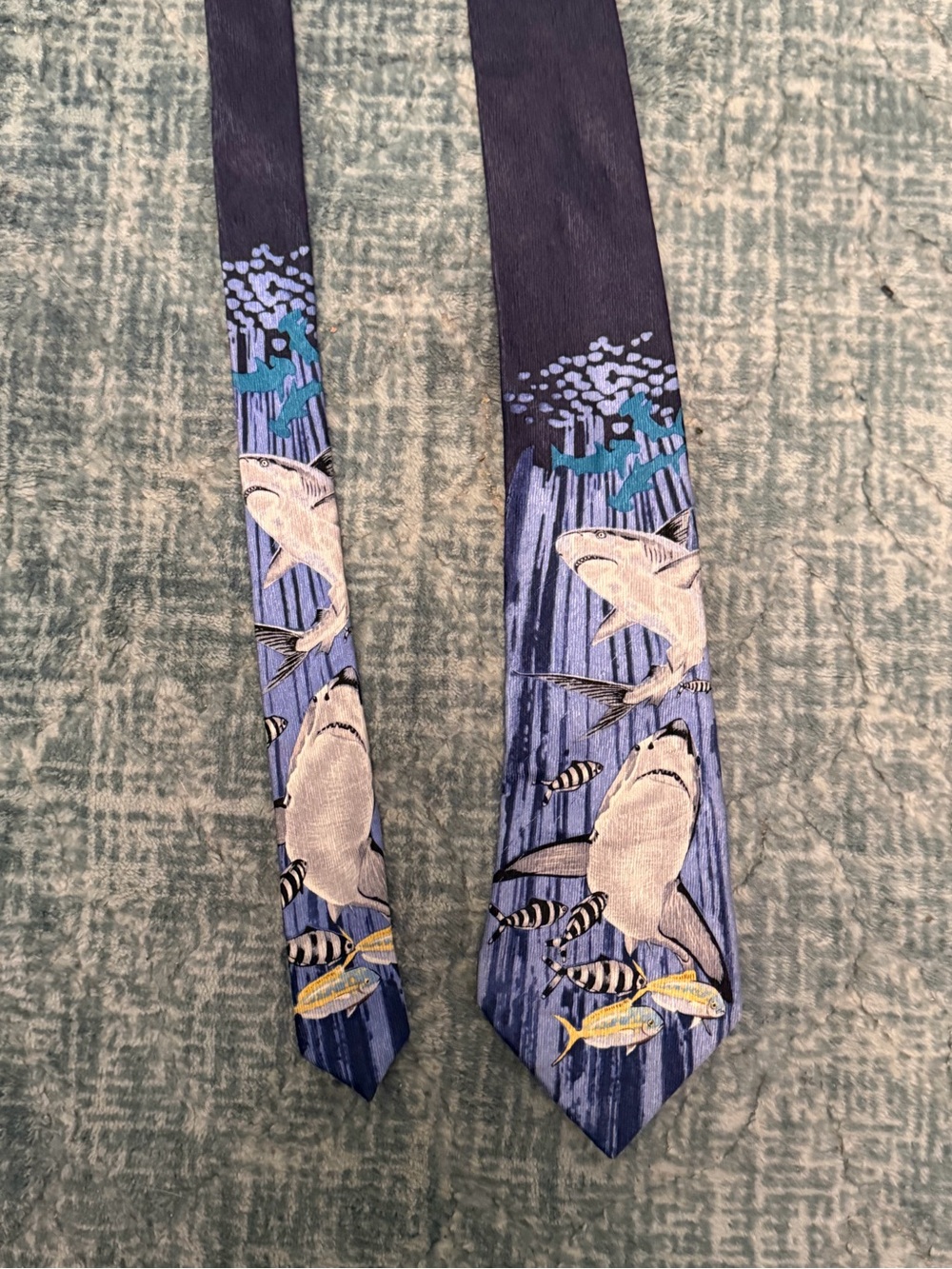 Vintage 100% silk Shark Encounter Blue Shark & Tropical Fish Men's Tie